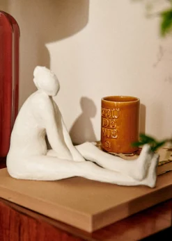 Hot Sezane Skulptur Guénolée Courcoux – Frau Mit Gestreckten Beinen, Großes Modell