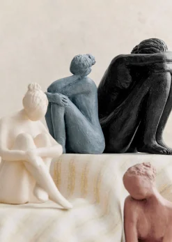 Best Sezane Skulptur Guénolée Courcoux - In Gedanken Versunkene Frau - Kleines Modell